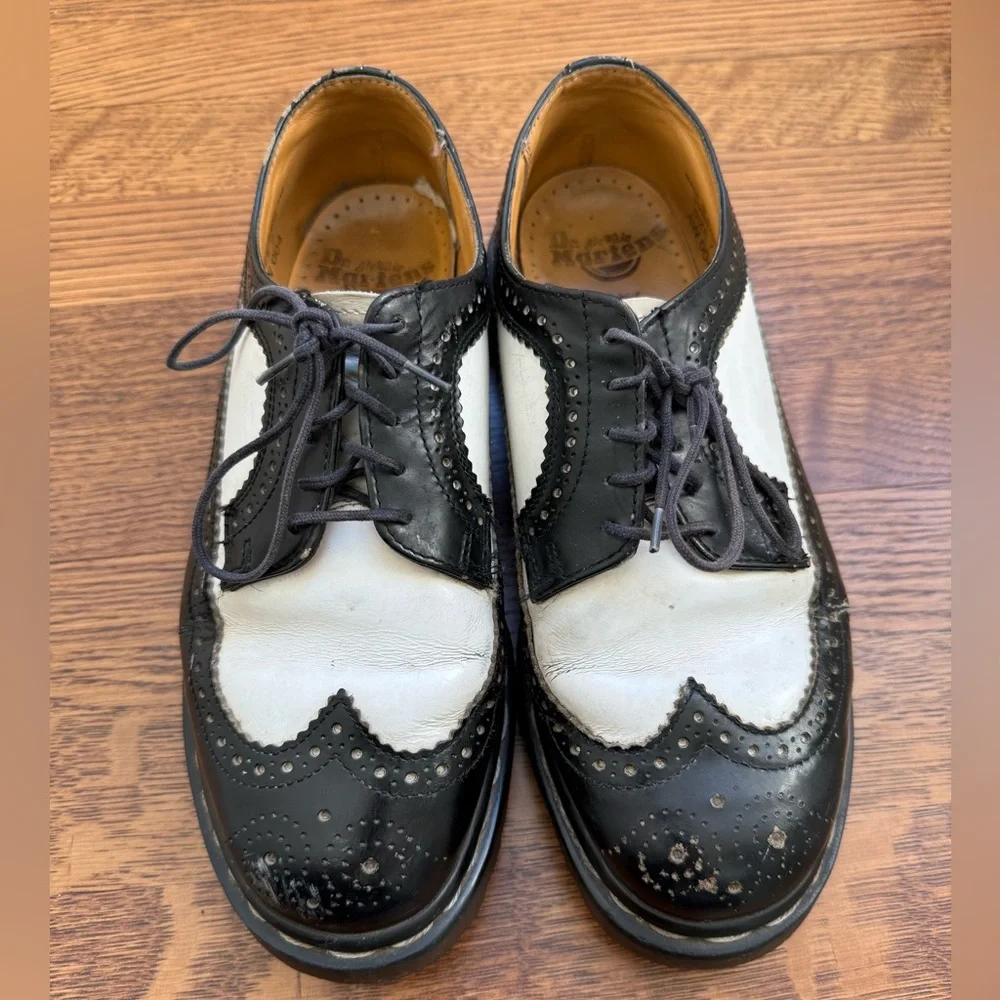 DOC MARTENS Vintage Oxford Brogues England Black White Wingtip Academia M 8 W 9‎